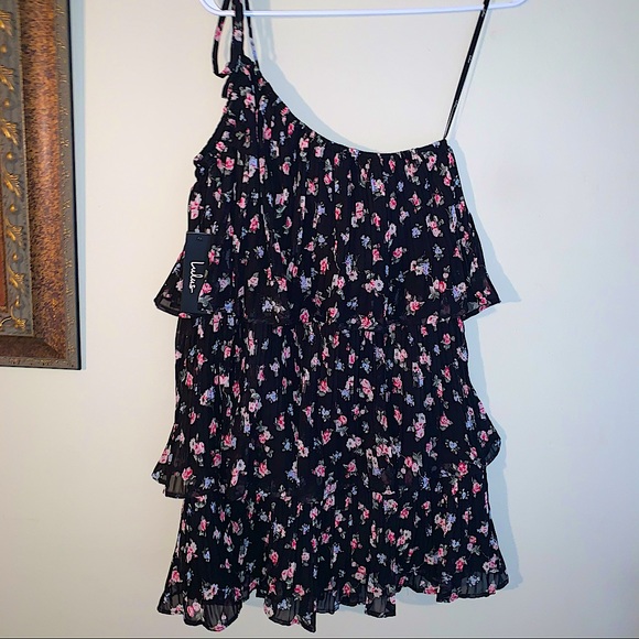 Lulus Dresses & Skirts - Black Floral Pleated One-Shoulder Mini Dress NWT